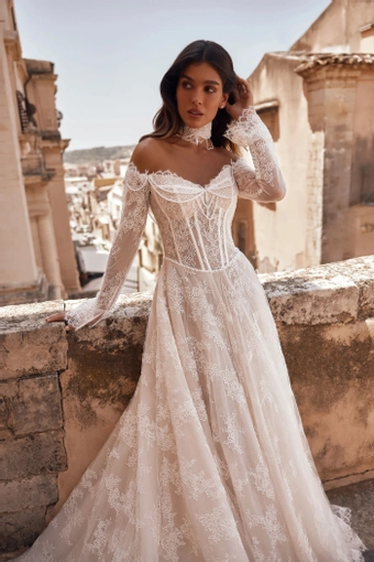 Lexira Ida Torez #2 frontface vertical cropped thumbnail