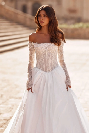 Ida Torez 01460 #3 frontface vertical cropped thumbnail