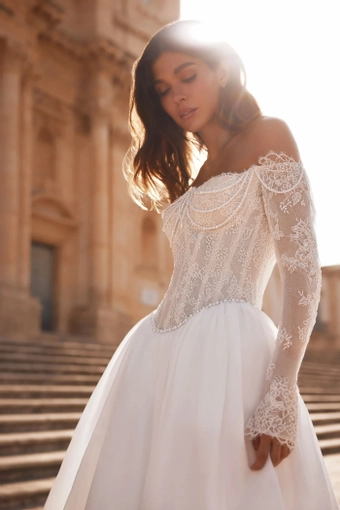 Ida Torez 01460 #2 frontface vertical cropped thumbnail