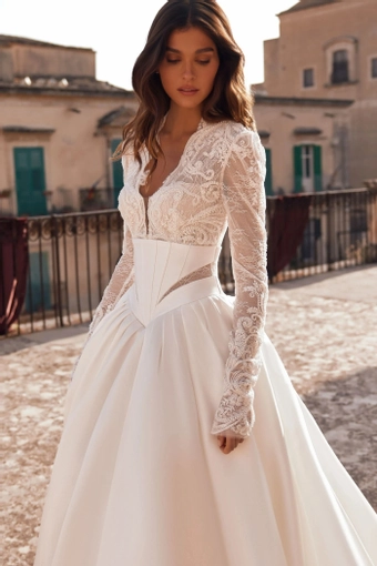 Ida Torez 01463 #2 frontface vertical cropped thumbnail