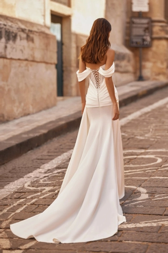 Ida Torez 01464 #2 default backface vertical thumbnail