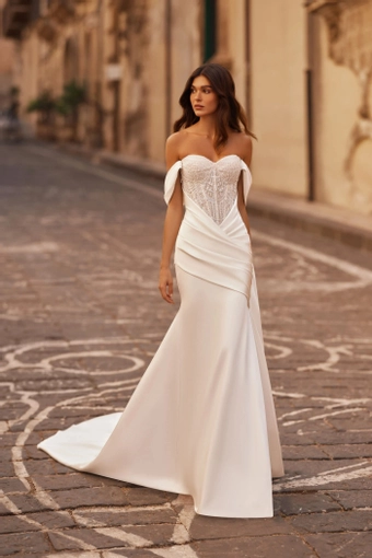 Ida Torez 01464 #1 frontface vertical thumbnail