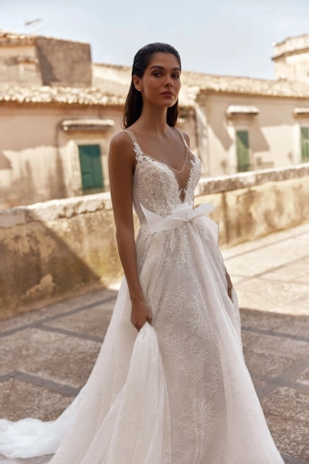 Ida Torez 01466 #3 frontface vertical cropped thumbnail