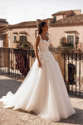 Novia Ida Torez #1 frontface vertical thumbnail