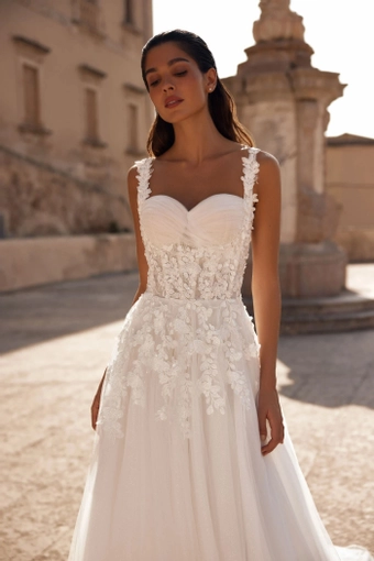 Novia Ida Torez #3 frontface vertical cropped thumbnail