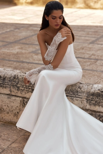 Velisse Ida Torez #3 frontface vertical cropped thumbnail