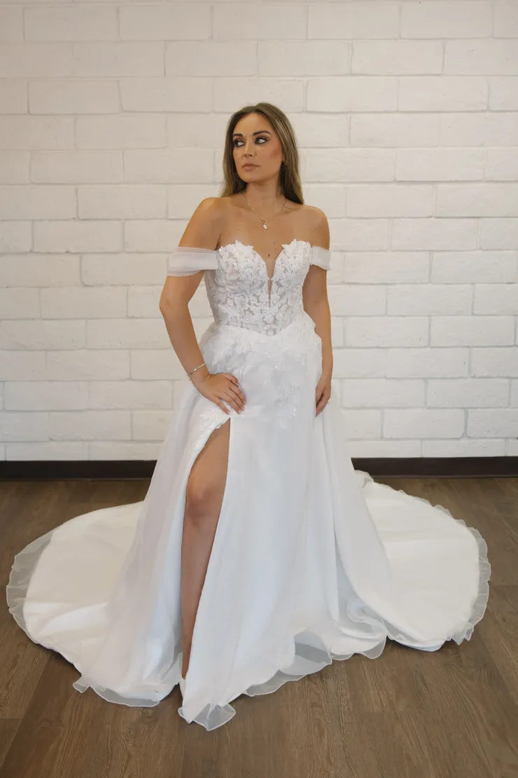 Nantes Collection by Evelyn Bridal Ausha Image