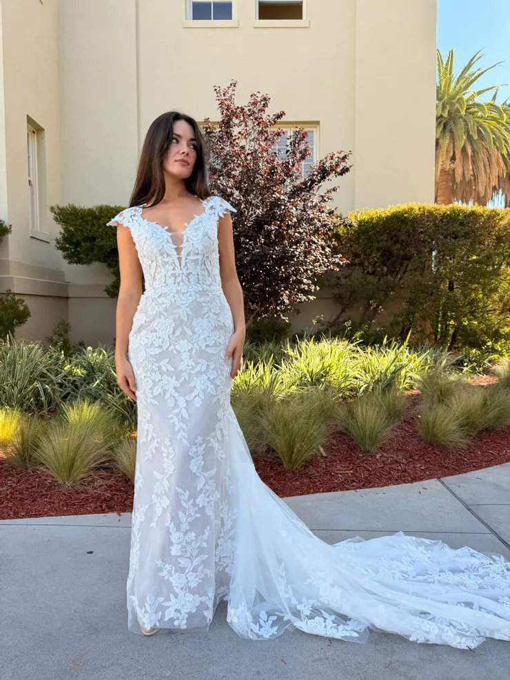 Nantes Collection by Evelyn Bridal Fenella Image