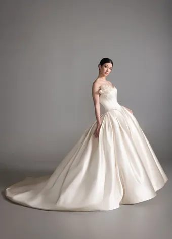 Blanc de Perez by Lazaro Style #Behati #1 frontface vertical thumbnail