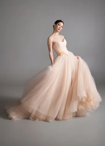 Blanc de Perez by Lazaro Style #Bloom #9 frontface vertical thumbnail