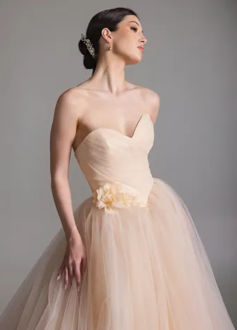 Blanc de Perez by Lazaro Style #Bloom #17 frontface vertical cropped thumbnail