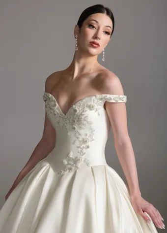 Blanc de Perez by Lazaro Style #Bronte #4 frontface vertical cropped thumbnail