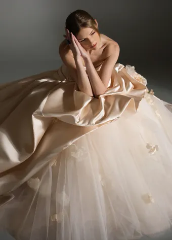 Maison by Lazaro Perez Style #Astor #16 frontface vertical cropped thumbnail