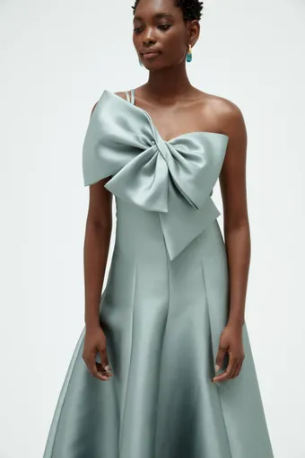 Amsale P968M #5 frontface vertical cropped thumbnail