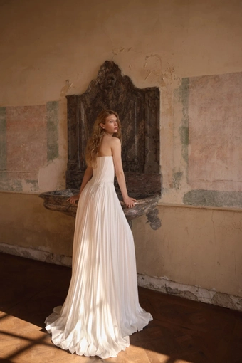 Tiare Daria Karlozi #1 default backface vertical thumbnail