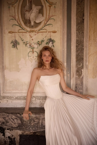 Tiare Daria Karlozi #2 frontface vertical cropped thumbnail