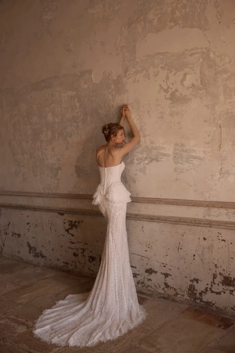 Gloriosa Daria Karlozi #1 default backface vertical thumbnail