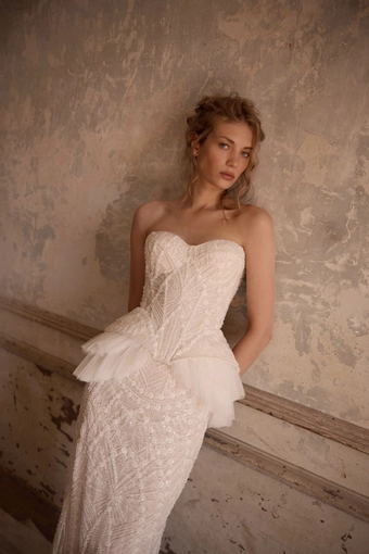 Gloriosa Daria Karlozi #3 frontface vertical cropped thumbnail