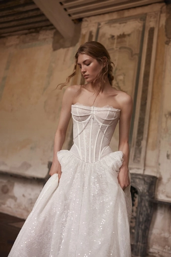 Rosalinda Daria Karlozi #2 frontface vertical cropped thumbnail