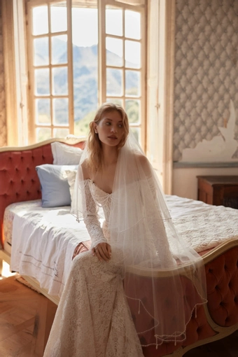 Araluen Daria Karlozi #2 frontface vertical cropped thumbnail