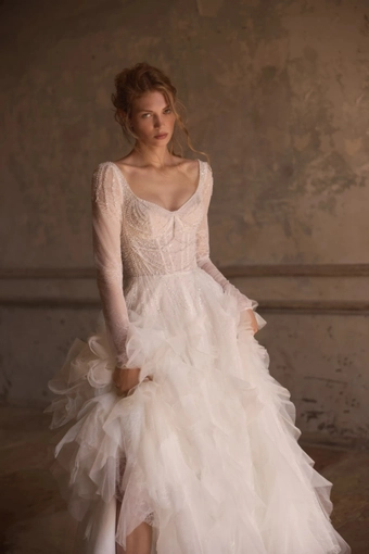 Tremel Daria Karlozi #3 frontface vertical cropped thumbnail