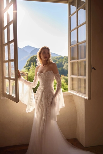 Marigold Daria Karlozi #3 frontface vertical cropped thumbnail