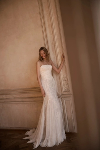 Camilla Daria Karlozi #1 frontface vertical thumbnail