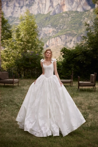 Calytrix Daria Karlozi #1 frontface vertical thumbnail