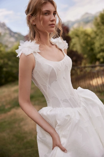 Calytrix Daria Karlozi #3 frontface vertical cropped thumbnail