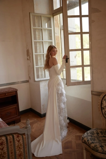 Daria Karlozi 08388 #1 default backface vertical thumbnail