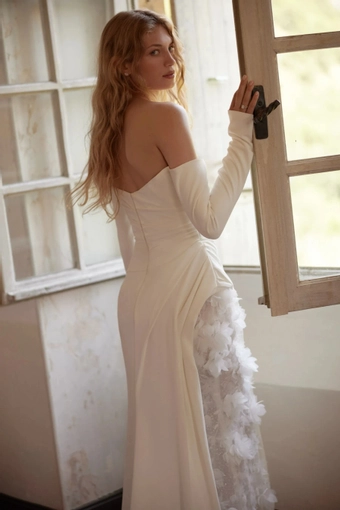 Daria Karlozi 08388 #3 backface vertical cropped thumbnail