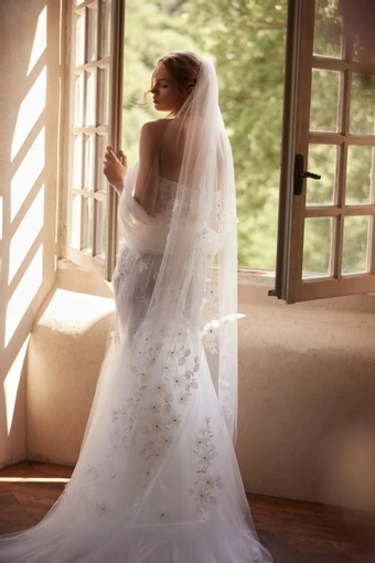 Nerine Daria Karlozi #3 backface vertical cropped thumbnail