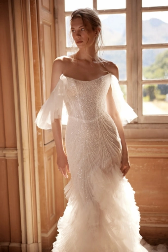 Amaryllis Daria Karlozi #2 frontface vertical cropped thumbnail