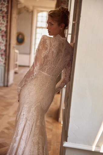 Anemona Daria Karlozi #4 backface vertical cropped thumbnail