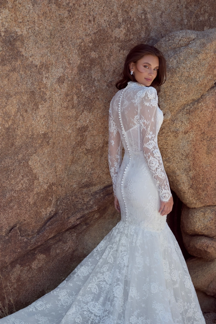 Calla Blanche Style #126114 #3 backface vertical cropped picture