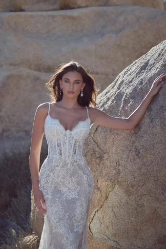 Calla Blanche 126122 #5 frontface vertical cropped thumbnail