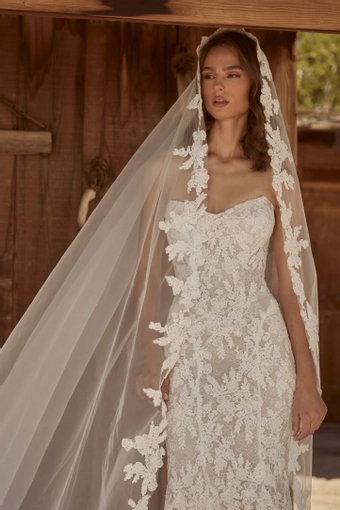 La Perle by Calla Blanche LP2615 #4 frontface vertical cropped thumbnail