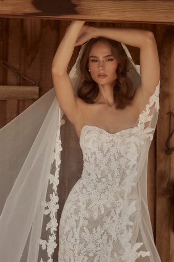 La Perle by Calla Blanche LP2615 #3 frontface vertical cropped thumbnail