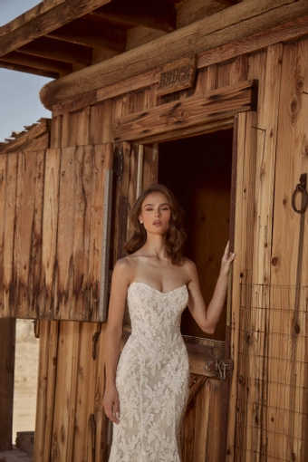 La Perle by Calla Blanche LP2615 #5 frontface vertical cropped thumbnail