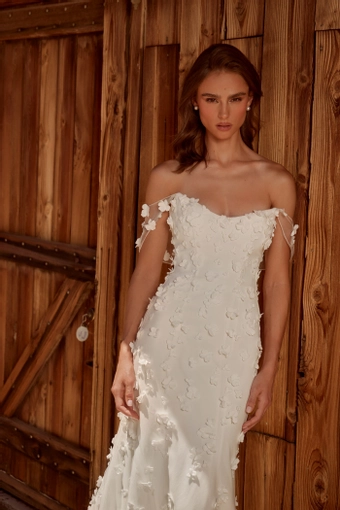 La Perle by Calla Blanche LP2621 #2 frontface vertical cropped thumbnail