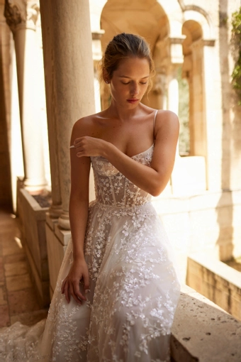 Arava Polak Ivy #2 frontface vertical cropped thumbnail