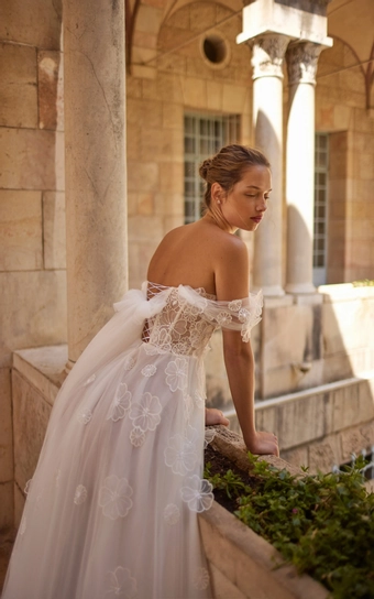 Arava Polak Leonie #3 backface vertical cropped thumbnail