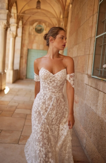 Arava Polak Lilly #3 frontface vertical cropped thumbnail