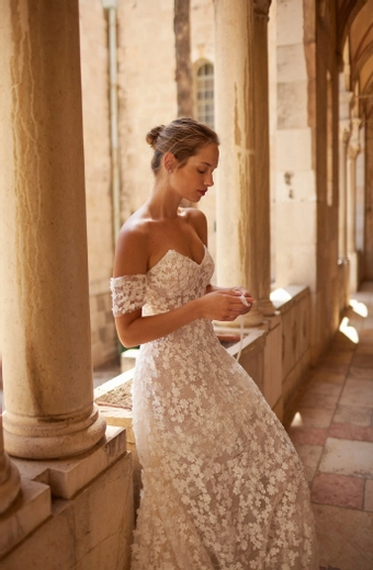 Arava Polak Lilly #4 frontface vertical cropped thumbnail