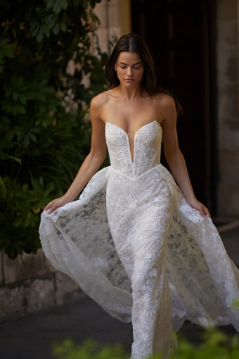 Arava Polak Mallory #1 frontface vertical thumbnail