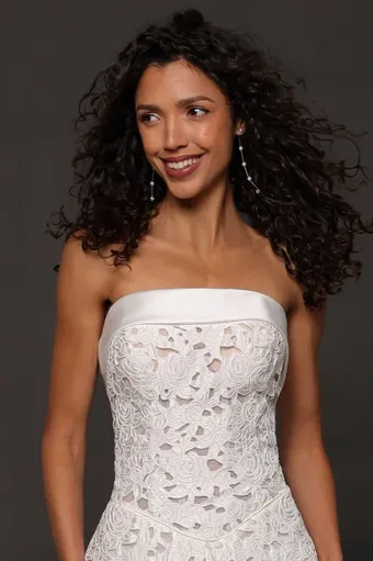 Robert Bullock Style NO. Alexandria #3 frontface vertical cropped thumbnail