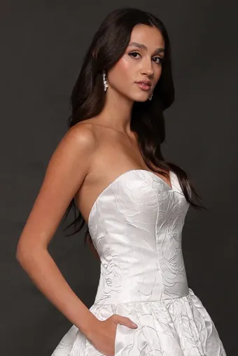 Robert Bullock Style NO. Odesa #3 frontface vertical cropped thumbnail