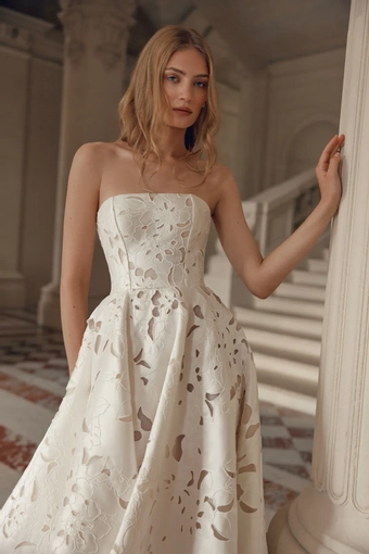 Lihi Hod Elize #0 default frontface vertical cropped thumbnail