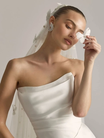 Lihi Hod Daria #0 default frontface vertical cropped thumbnail