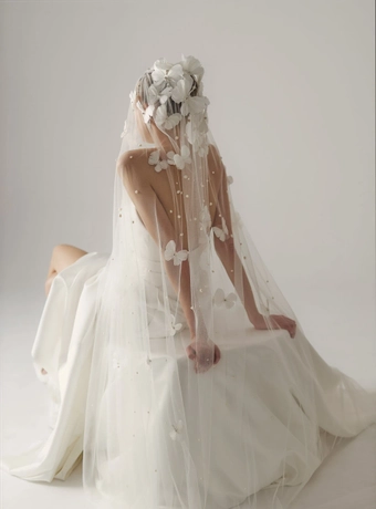 Lihi Hod Layla #1 backface vertical thumbnail